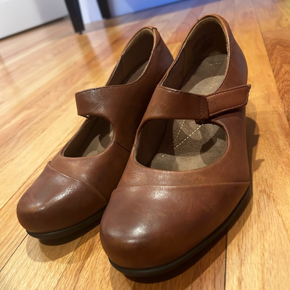 Clarks Artisan Brown Leather Mary Janes